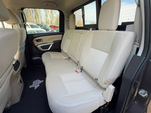 Used 2017 Nissan Titan SV AWD/4WD image 10