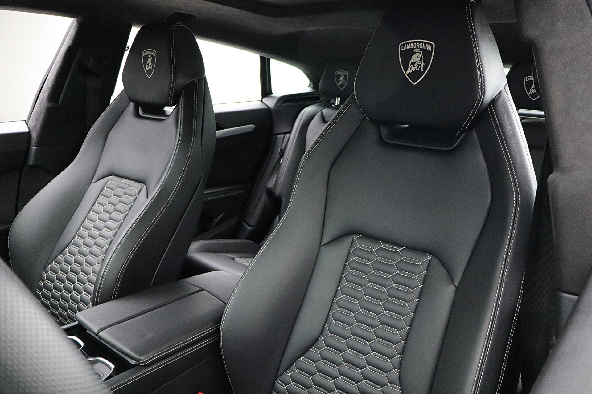 Used 2020 Lamborghini Urus AWD/4WD image 24