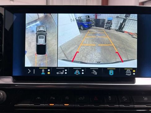 Used 2023 Chevrolet Silverado 1500 LT w/ Z71 Off-Road Package AWD/4WD image 29