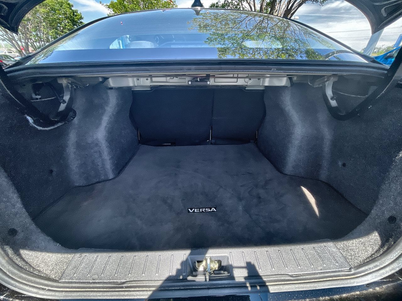 Used 2024 Nissan Versa SR FWD image 23