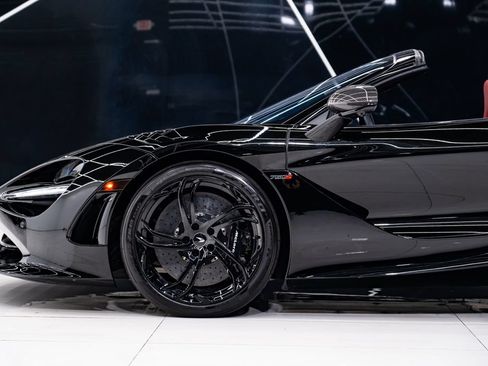Used 2024 McLaren 750S Spider RWD image 17