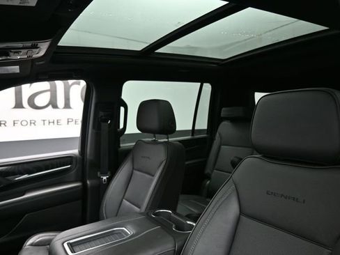 Used 2023 GMC Yukon XL Denali AWD/4WD image 17