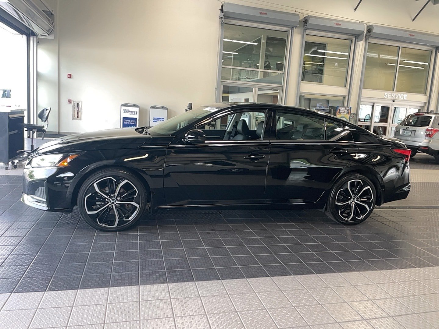 Used 2024 Nissan Altima 2.5 SR FWD image 4