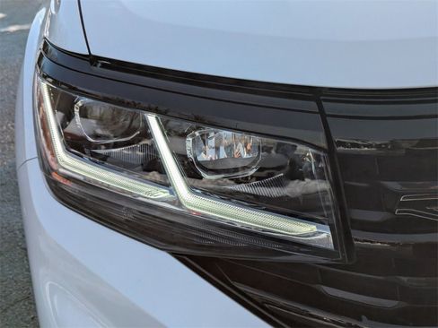 Certified 2023 Volkswagen Atlas SEL R-Line image 10