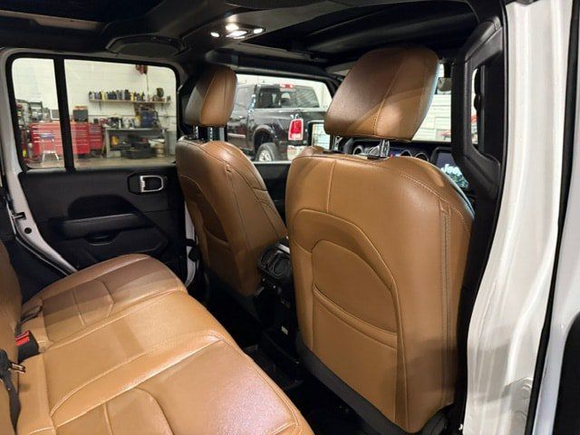 Used 2022 Jeep Wrangler Unlimited Sahara AWD/4WD image 16