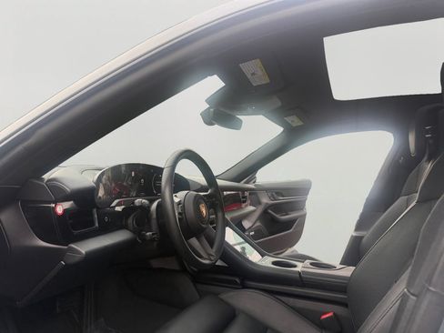 Used 2021 Porsche Taycan RWD image 9