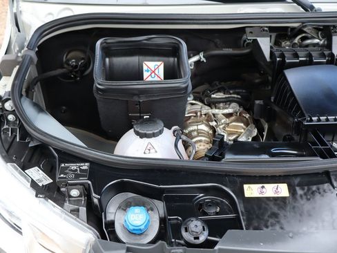 Used 2024 Mercedes-Benz Sprinter 2500 image 39