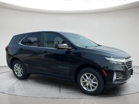 Used 2022 Chevrolet Equinox LT w/ Driver Convenience Package AWD/4WD image 5