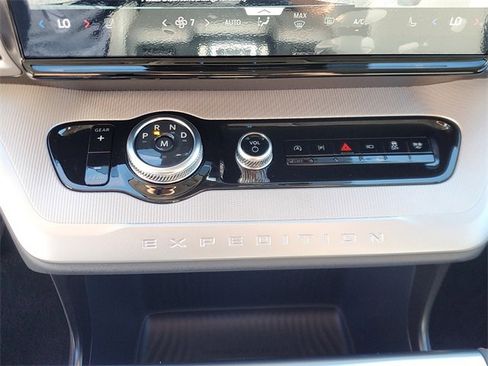 New 2025 Ford Expedition Active image 28