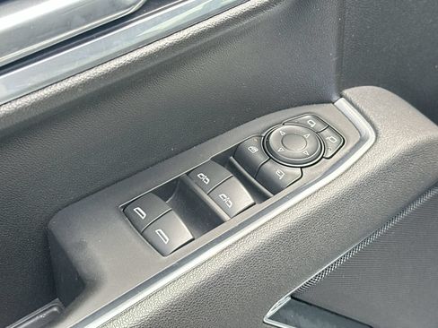 Used 2025 GMC Sierra 1500 SLT AWD/4WD image 15