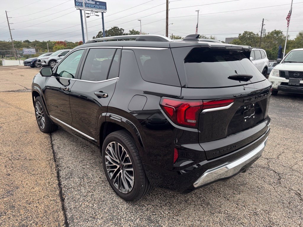Used 2026 GMC Terrain Denali w/ LPO, Black Badging Package AWD/4WD image 5