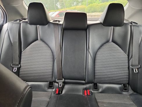 Used 2022 Toyota Camry SE FWD image 21