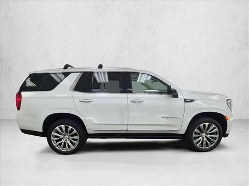 Used 2021 GMC Yukon Denali w/ Denali Premium Package AWD/4WD image 4