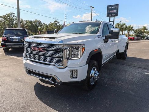 Used 2022 GMC Sierra 3500 Denali w/ Denali Ultimate Package AWD/4WD image 3