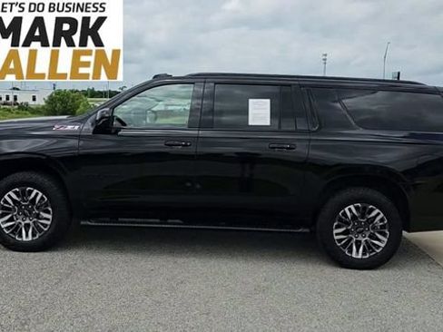 Used 2025 Chevrolet Suburban Z71 AWD/4WD image 5