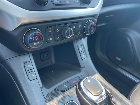 Used 2019 GMC Acadia SLT AWD/4WD image 29