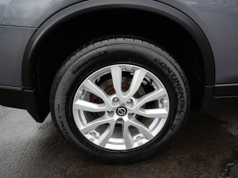 Used 2017 Nissan Rogue SV w/ SV Premium Package image 35