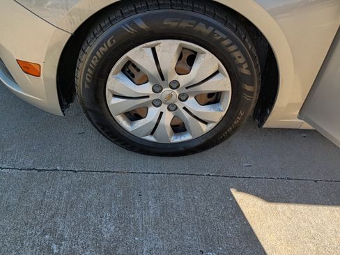 Used 2012 Chevrolet Cruze LS image 38