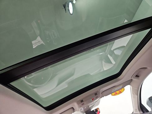 Certified 2022 Volkswagen Taos SEL image 23