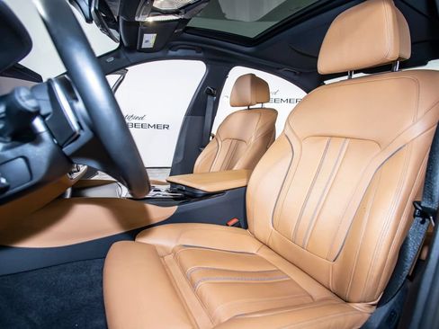 Used 2022 BMW M550i xDrive w/ Premium Package AWD/4WD image 13