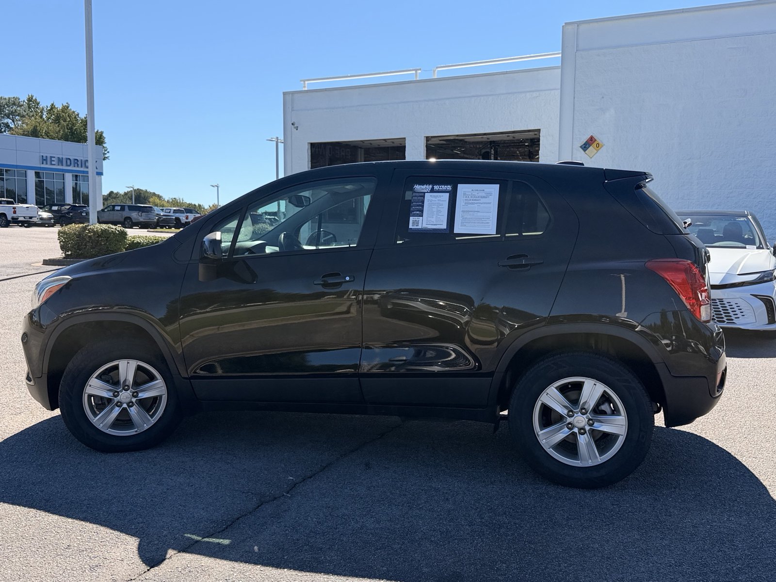 Used 2022 Chevrolet Trax LS w/ Tint and Cruise Package AWD/4WD image 9