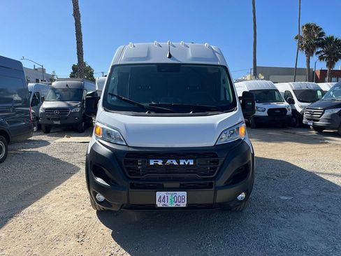 Used 2025 RAM ProMaster 2500 w/ Convenience Group FWD image 2