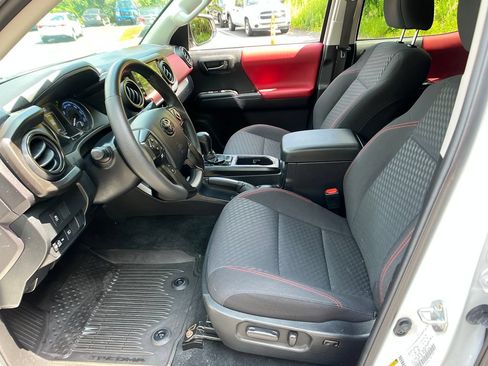 Certified 2023 Toyota Tacoma SR5 w/ Technology Package AWD/4WD image 9