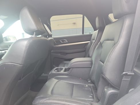 Used 2018 Ford Explorer XLT w/ Equipment Group 202A image 22