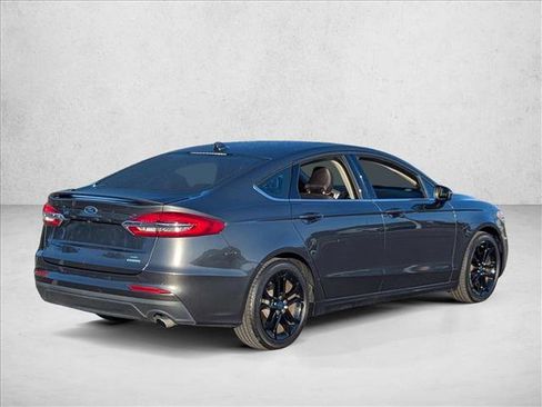 Used 2019 Ford Fusion SE w/ Equipment Group 151A FWD image 5