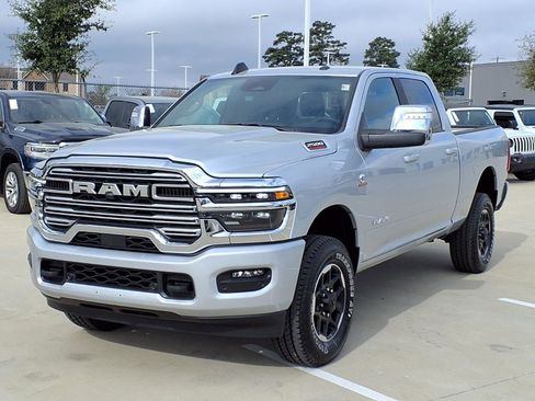 Used 2026 RAM 2500 Laramie AWD/4WD image 3