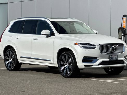 Used 2025 Volvo XC90 T8 Plus AWD/4WD image 7