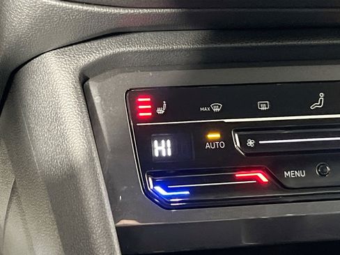 Used 2022 Volkswagen Tiguan SE image 19