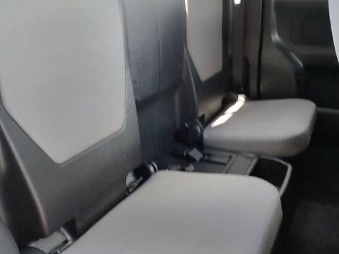 Used 2019 Toyota Tacoma SR5 image 9