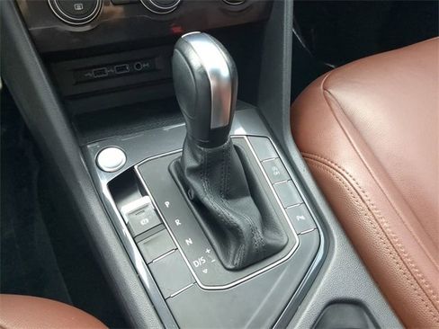 Certified 2020 Volkswagen Tiguan SE R-Line image 26