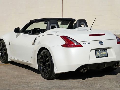 Used 2010 Nissan 370Z Touring RWD image 37