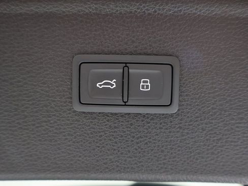 Used 2023 Audi Q5 2.0T Premium w/ Convenience Package image 16