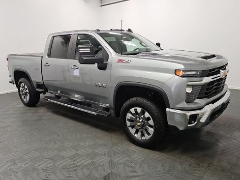 Used 2024 Chevrolet Silverado 2500 LT w/ Texas Edition AWD/4WD image 3