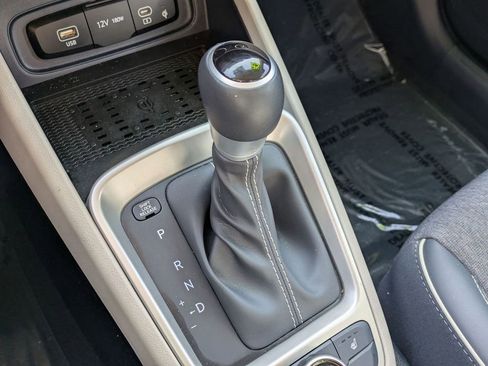 Certified 2025 Hyundai Venue Limited FWD image 20