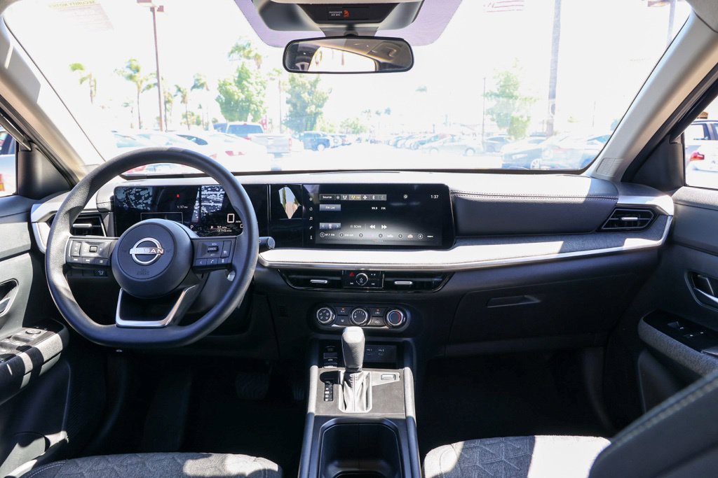 Used 2025 Nissan Kicks SV FWD image 24
