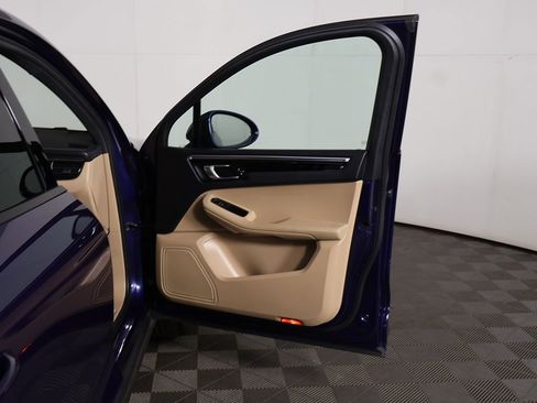 Used 2022 Porsche Macan image 19