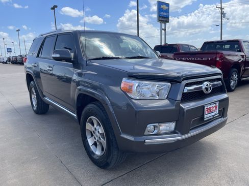 Used 2013 Toyota 4Runner SR5 w/ Convenience Pkg AWD/4WD image 2