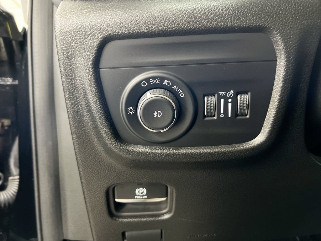 Used 2024 Jeep Grand Cherokee Limited AWD/4WD image 19