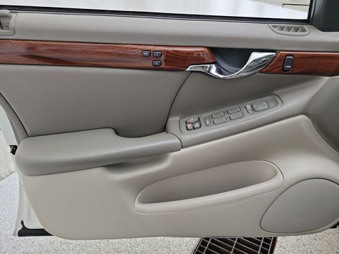Used 2005 Cadillac De Ville FWD image 15