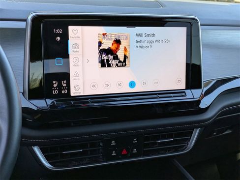 Used 2025 Volkswagen Atlas Cross Sport SE image 18