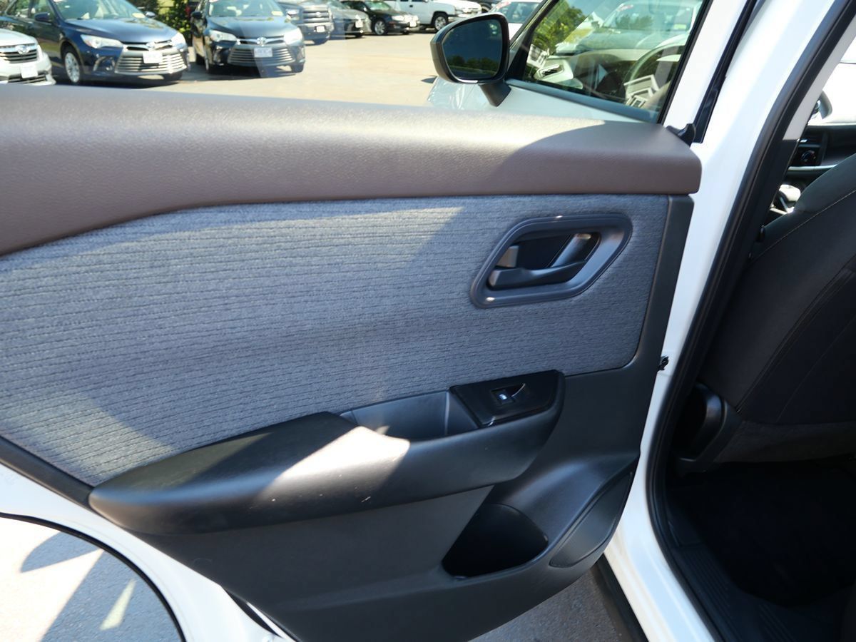 Used 2023 Nissan Rogue S AWD/4WD image 23