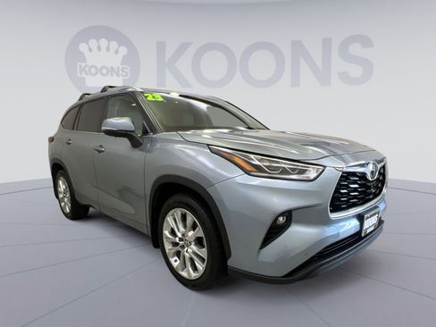 Used 2023 Toyota Highlander Limited AWD/4WD image 2