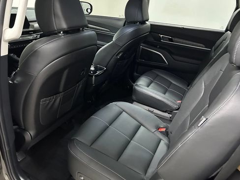 Used 2025 Kia Telluride EX w/ EX Captain's Chair Package AWD/4WD image 15