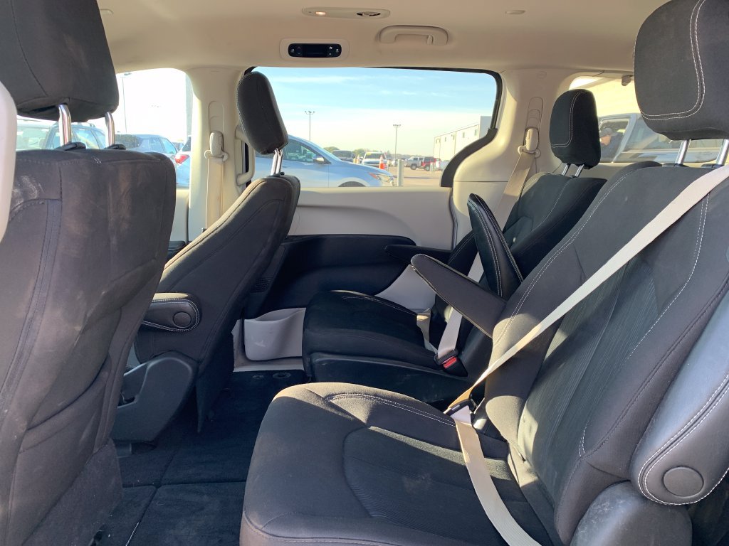 Used 2021 Chrysler Voyager LX w/ Cold Weather Group FWD image 18