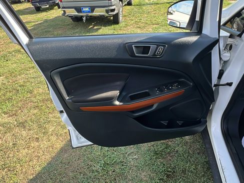 Used 2021 Ford EcoSport SE w/ SE Appearance Package image 10