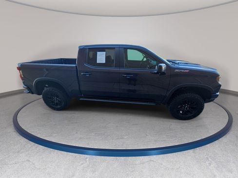 Used 2023 Chevrolet Silverado 1500 ZR2 w/ Technology Package AWD/4WD image 4